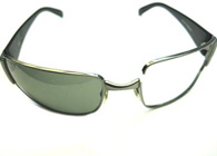 Modna očala so lahko dioptrijska  ali sončna.